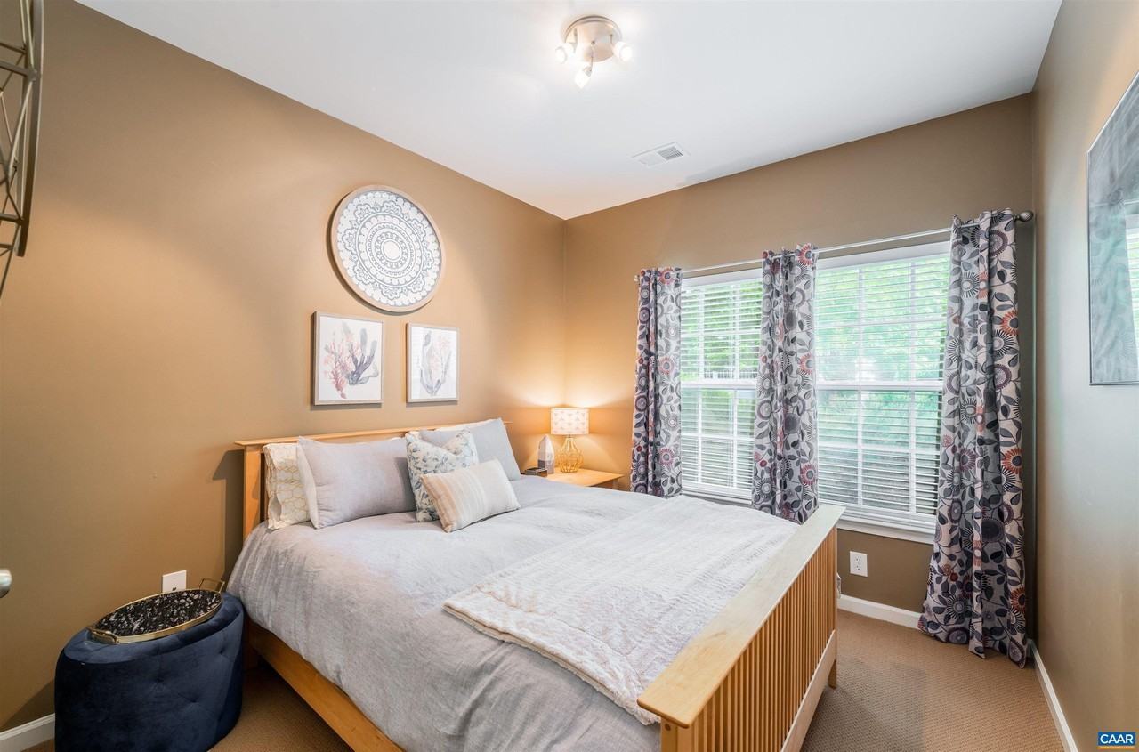 719 Rainier Rd - Photo 6 of 39