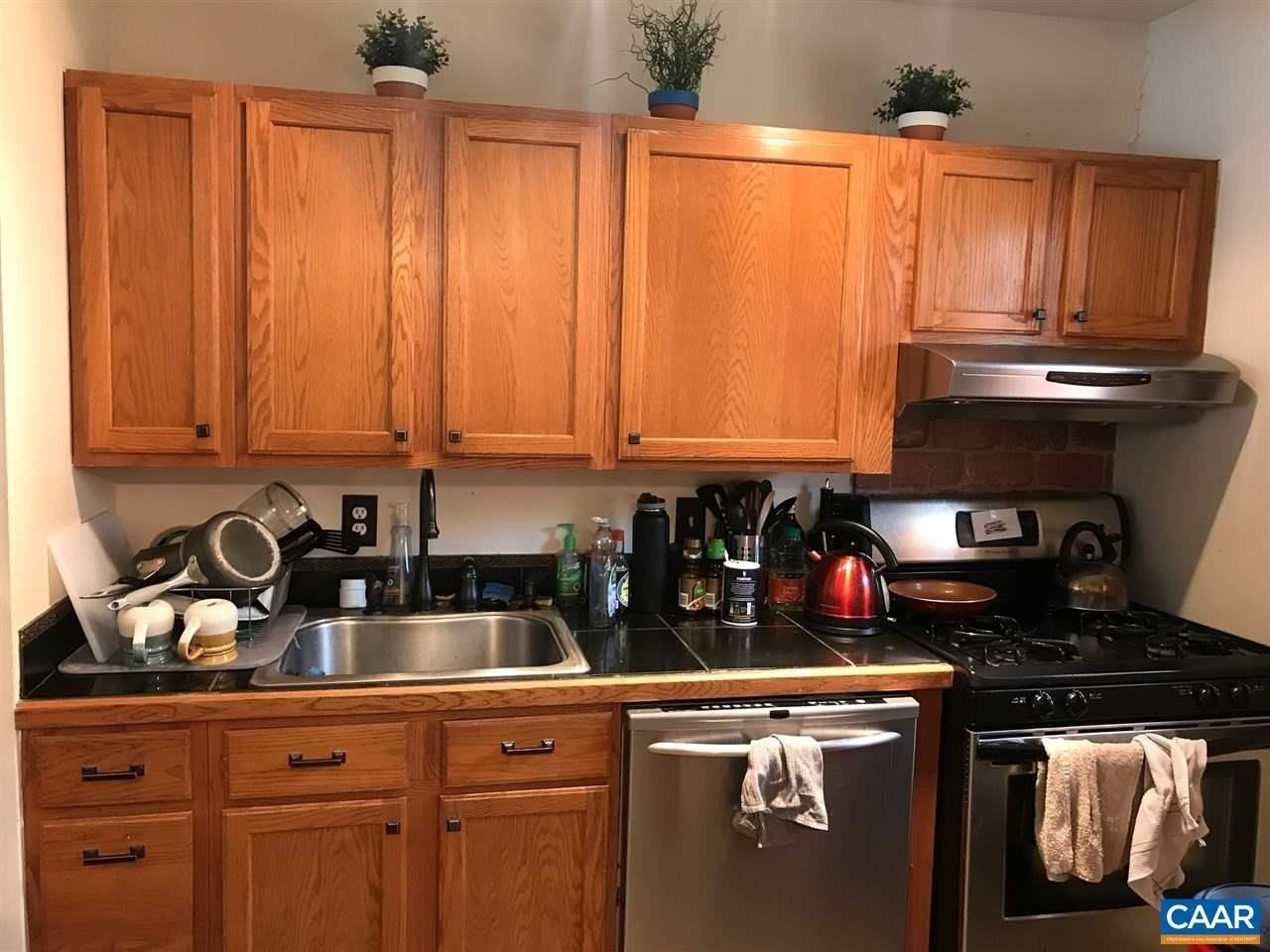 2420 Barracks Pl #3 - Photo 5 of 18