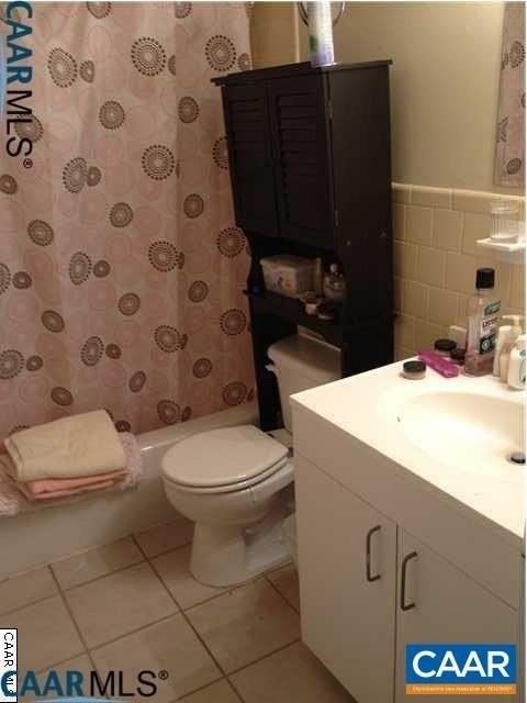 2422 Barracks Pl #3 - Photo 6 of 9