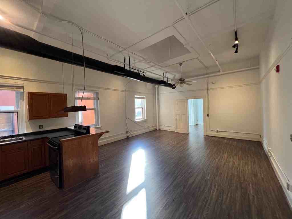 1106 Broadway Unit 1106c #1106C - Photo 4 of 22