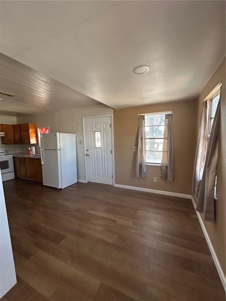 302 Se 2nd St - Photo 5 of 15