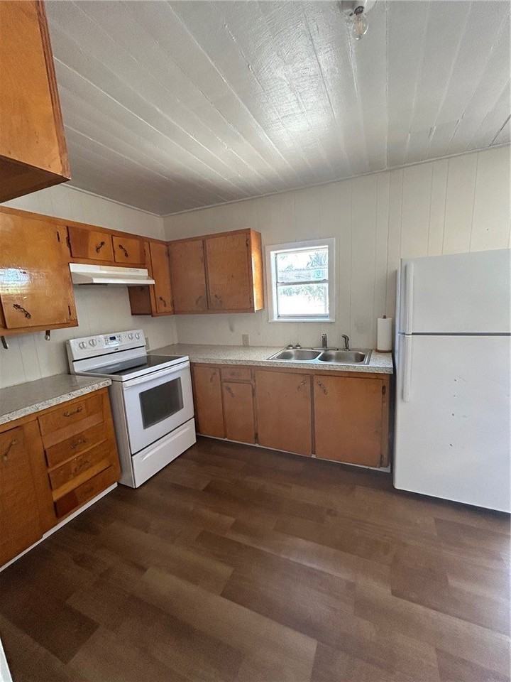 302 Se 2nd St - Photo 7 of 15