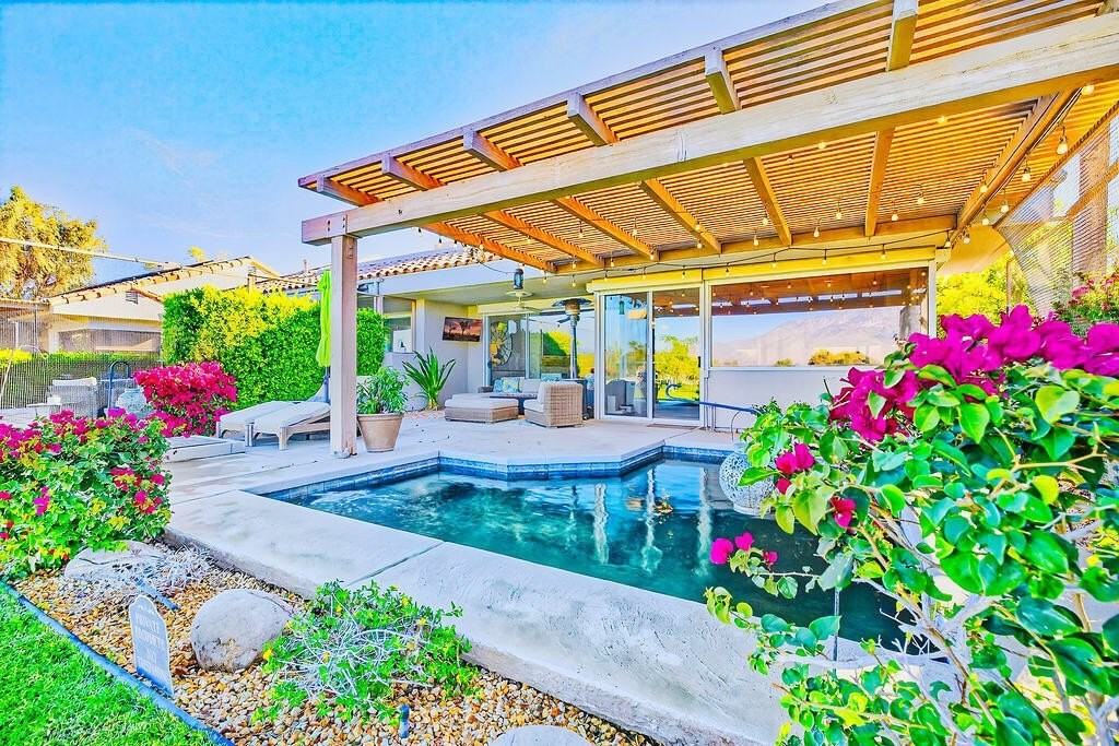 10 Colonial Dr - Photo 4 of 28