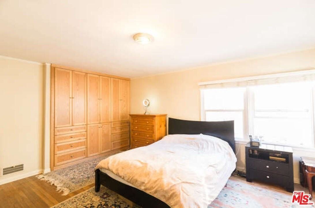 10773 Massachusetts Ave - Photo 4 of 10