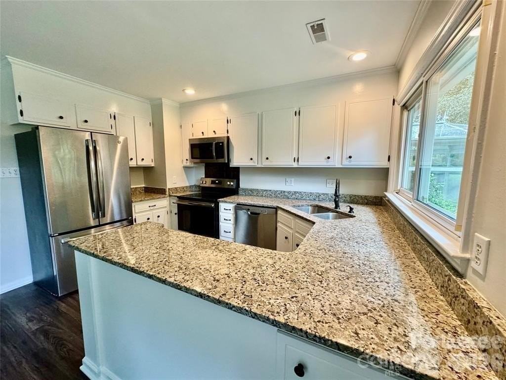 2423 Emstead Ct - Photo 5 of 22