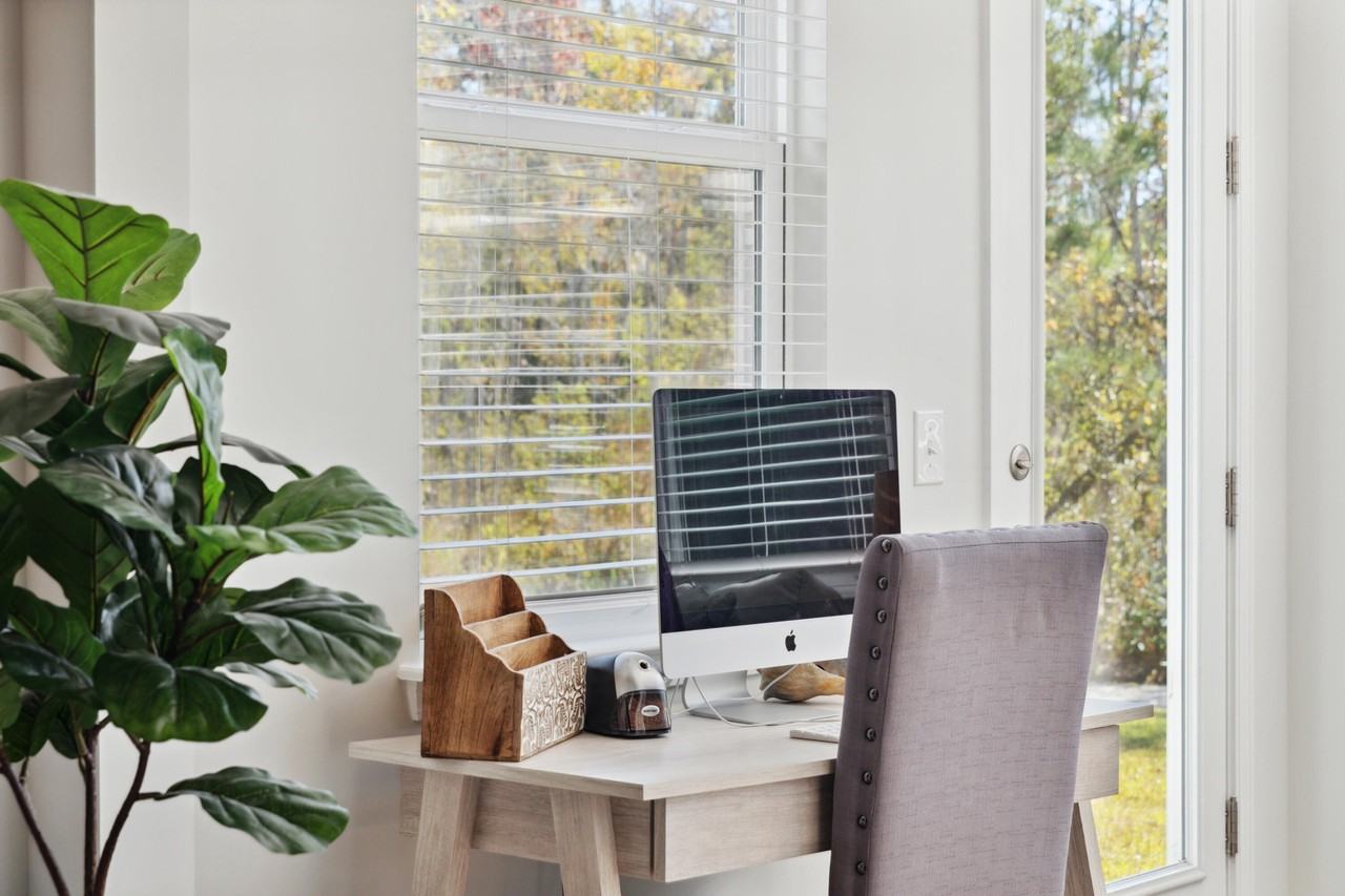 3921 Sawmill Ct - Photo 3 of 24