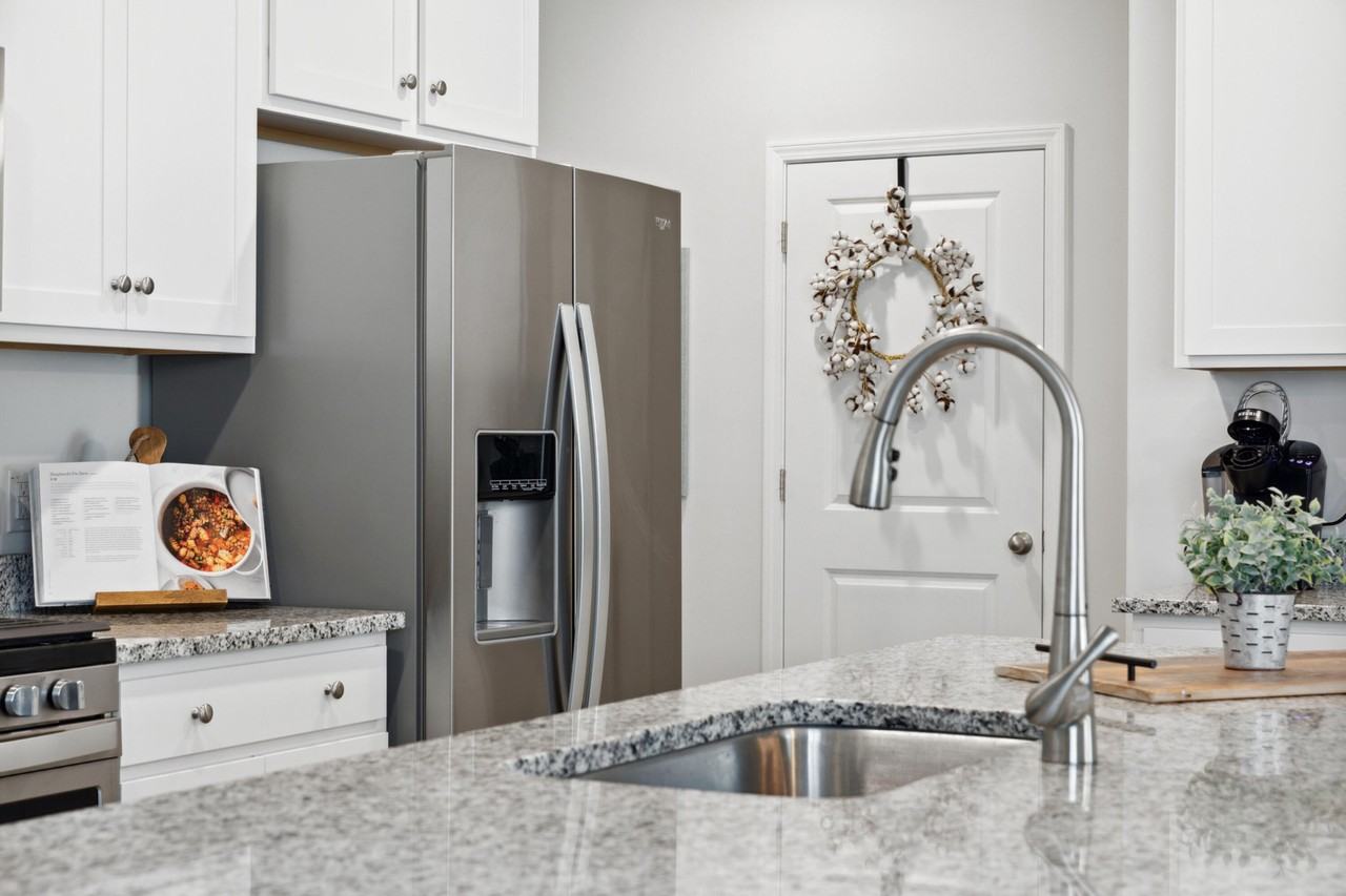 3921 Sawmill Ct - Photo 7 of 24