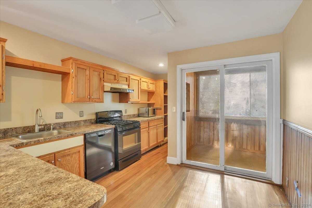 29 Fairview St 1st Fl - Photo 4 of 18