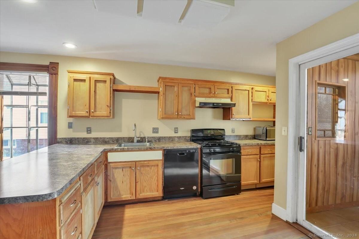 29 Fairview St 1st Fl - Photo 5 of 18