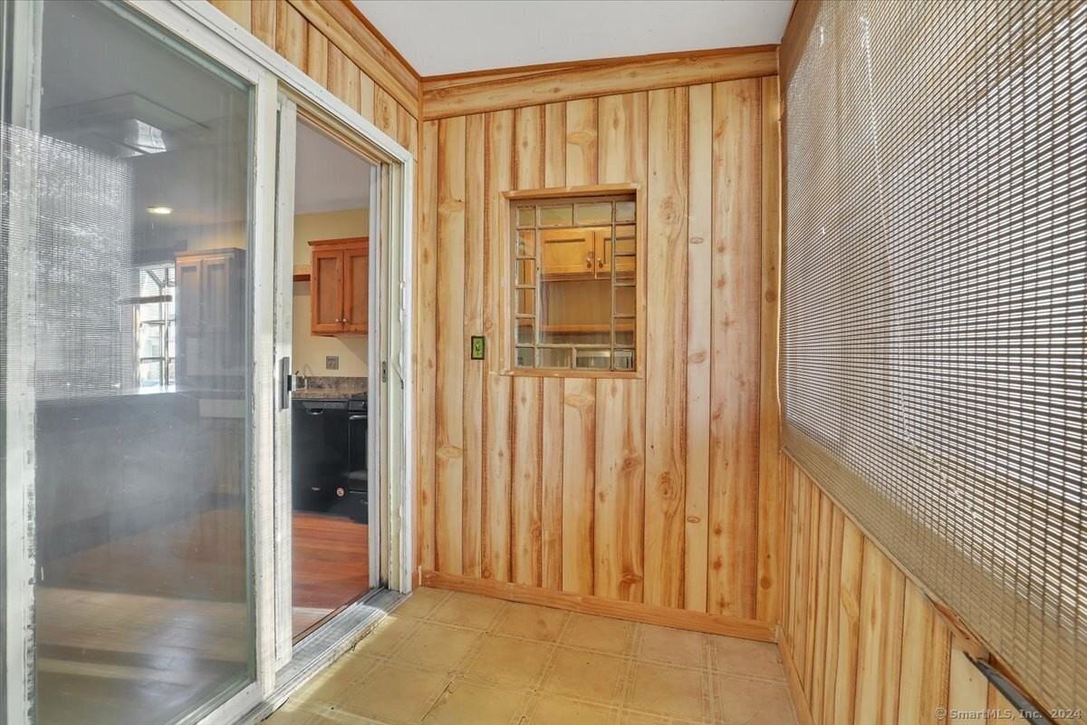 29 Fairview St 1st Fl - Photo 7 of 18