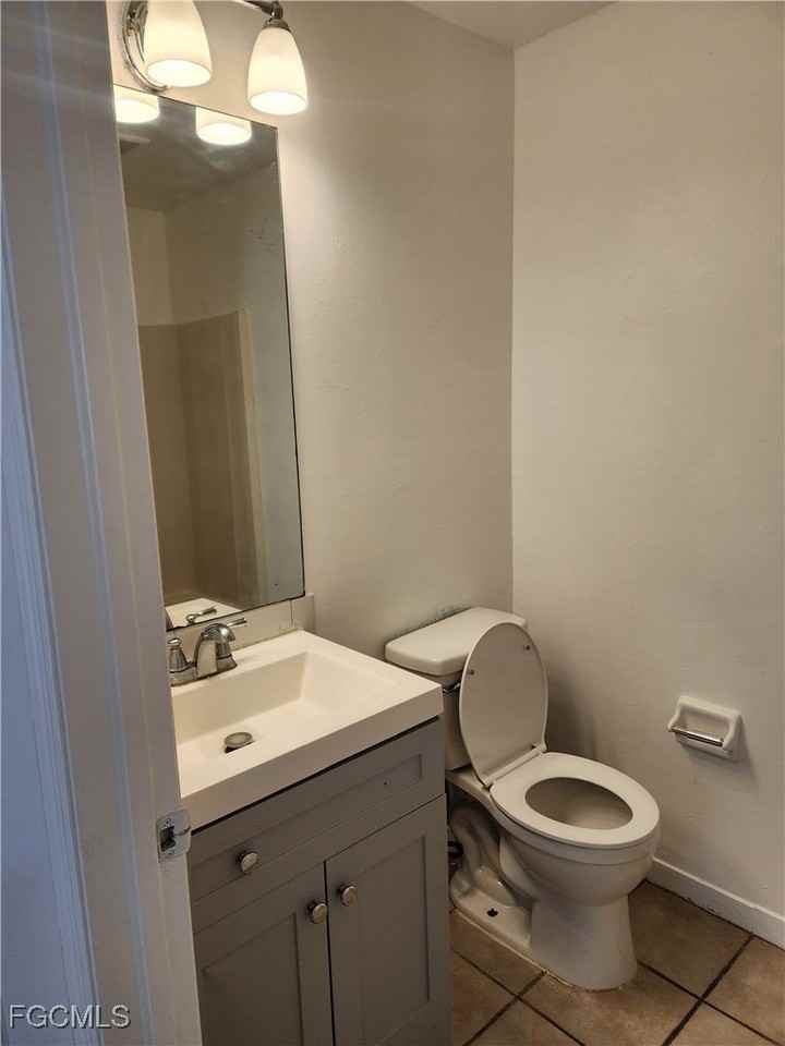 1248 Columbus Blvd Apt A #A - Photo 5 of 13