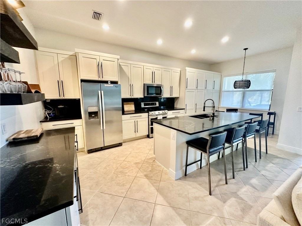 12454 Kentwood Ave - Photo 4 of 34