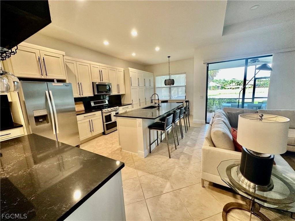 12454 Kentwood Ave - Photo 5 of 34