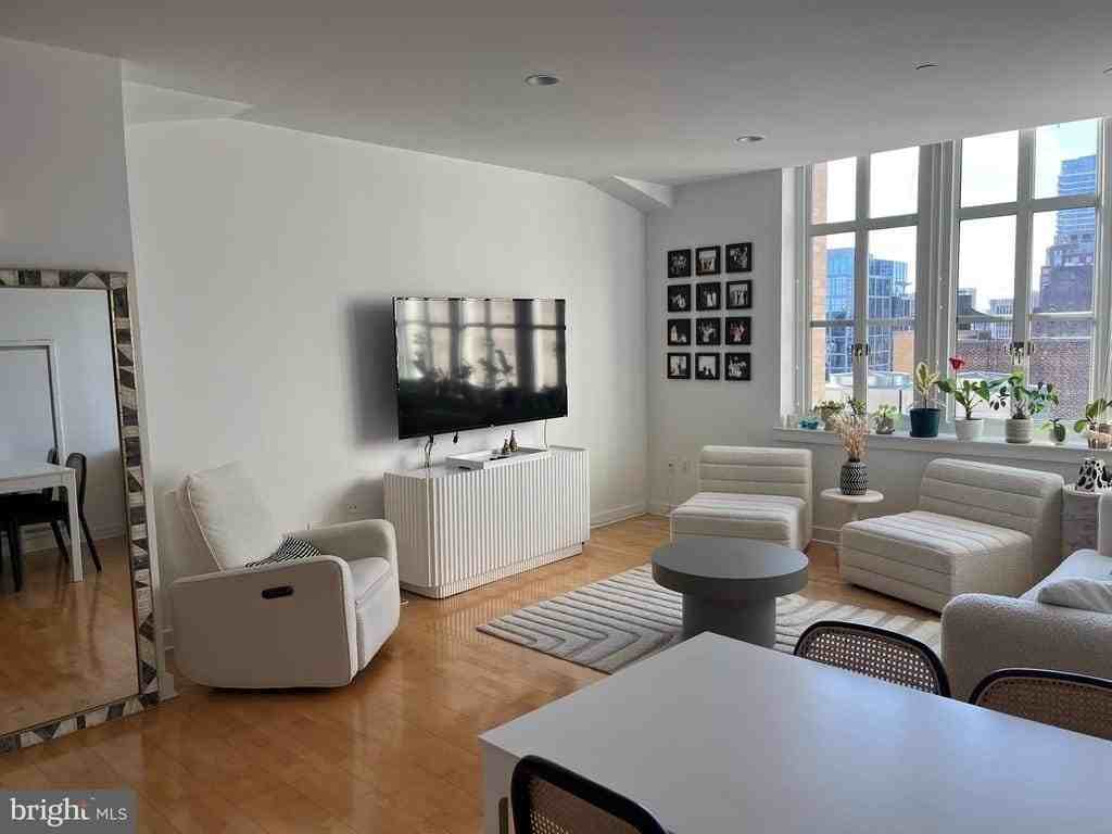 111 S 15th St #2312 - Photo 5 of 26