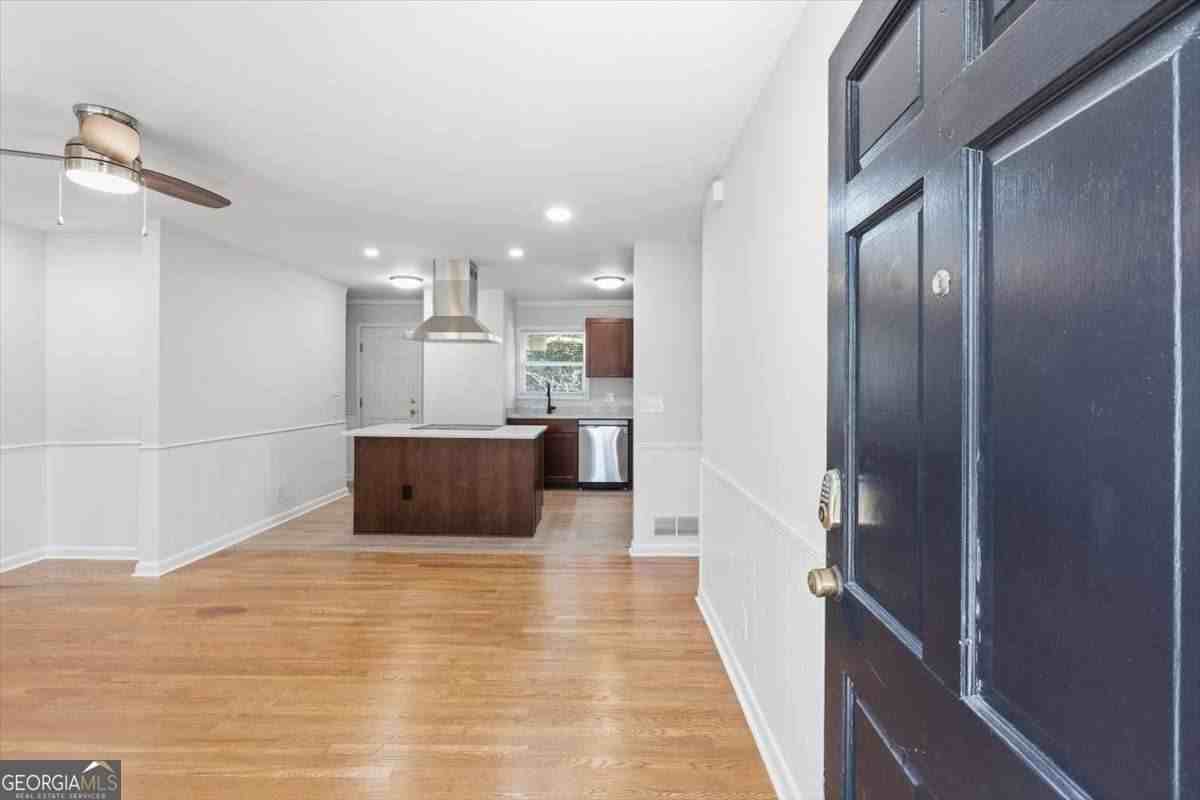 2815 Carolyn Dr Se - Photo 4 of 50