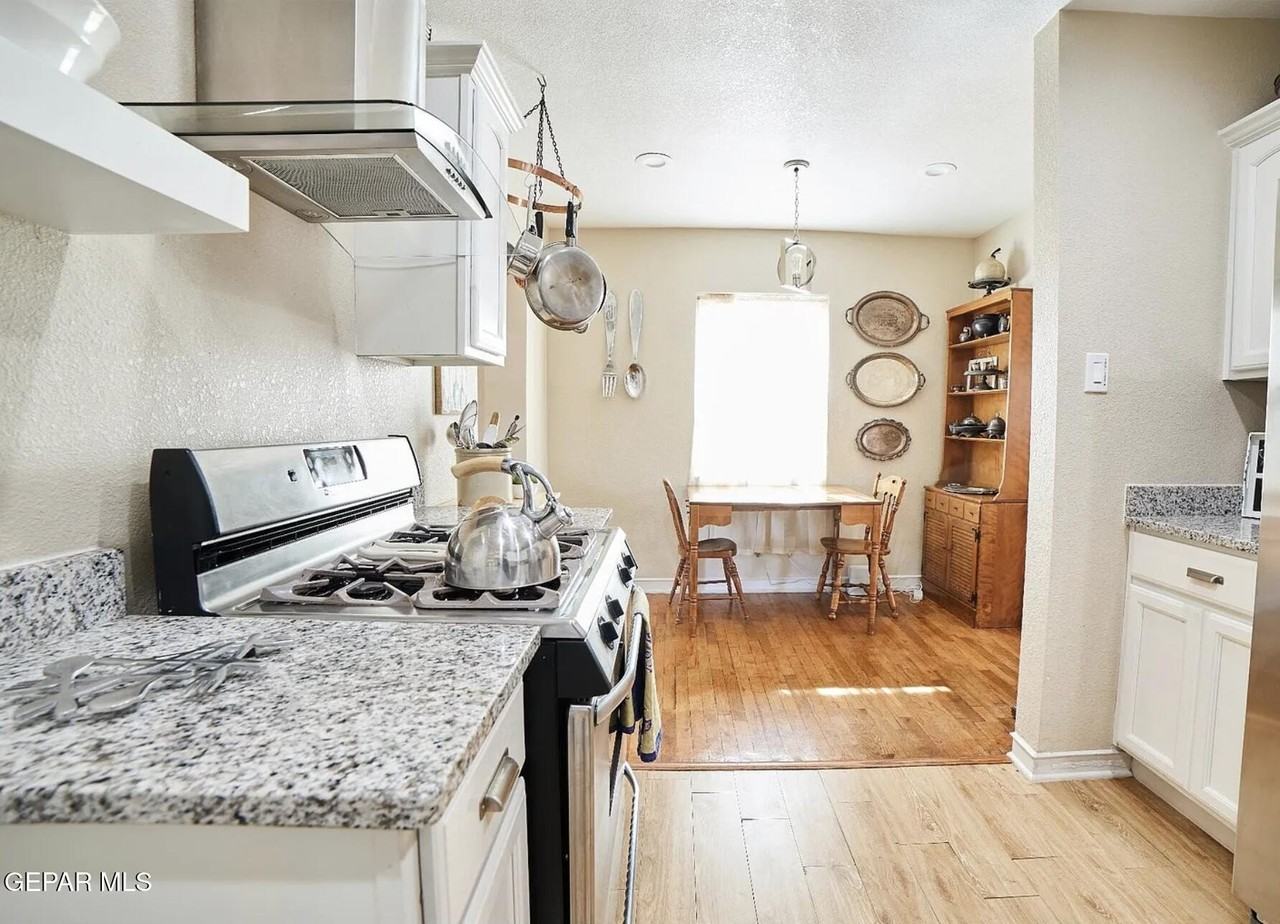 3236 Richmond Ave - Photo 5 of 13