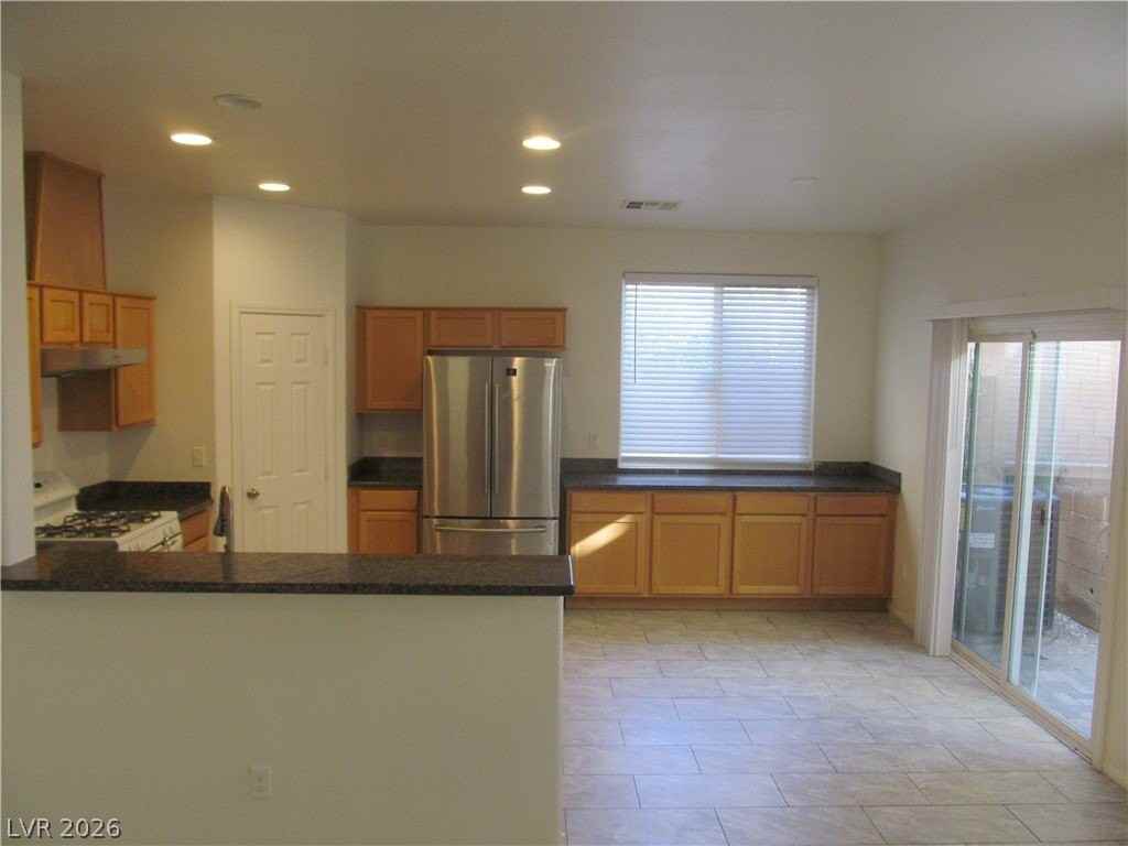 7471 Nicklin St - Photo 3 of 26