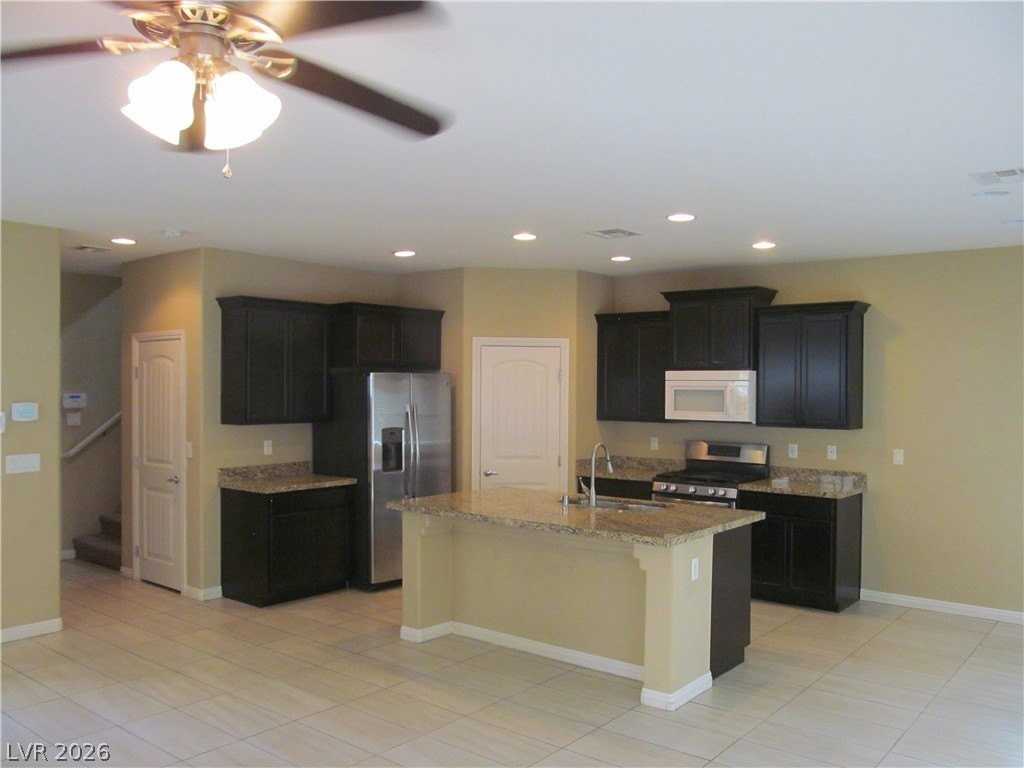 3711 Gilmore Creek St - Photo 5 of 36