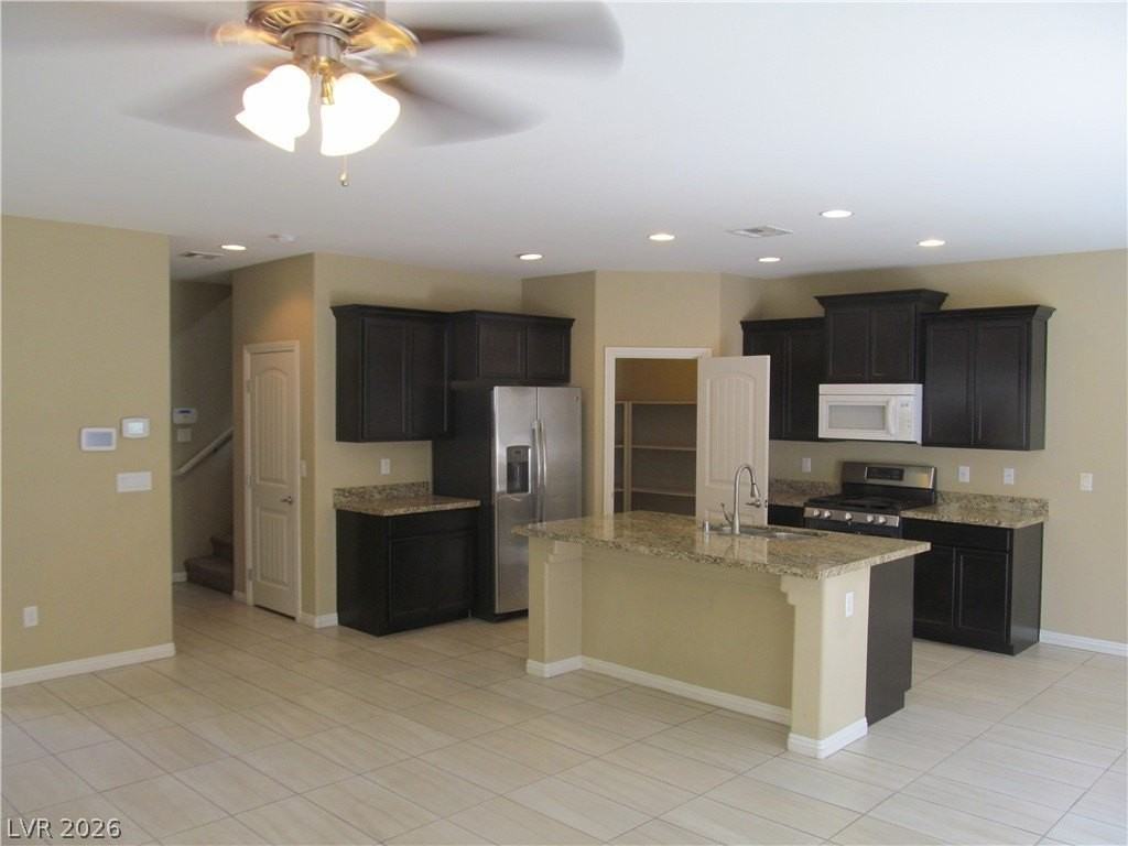 3711 Gilmore Creek St - Photo 7 of 36