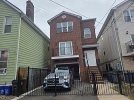 featured image of 158 Sherman Ave #2
