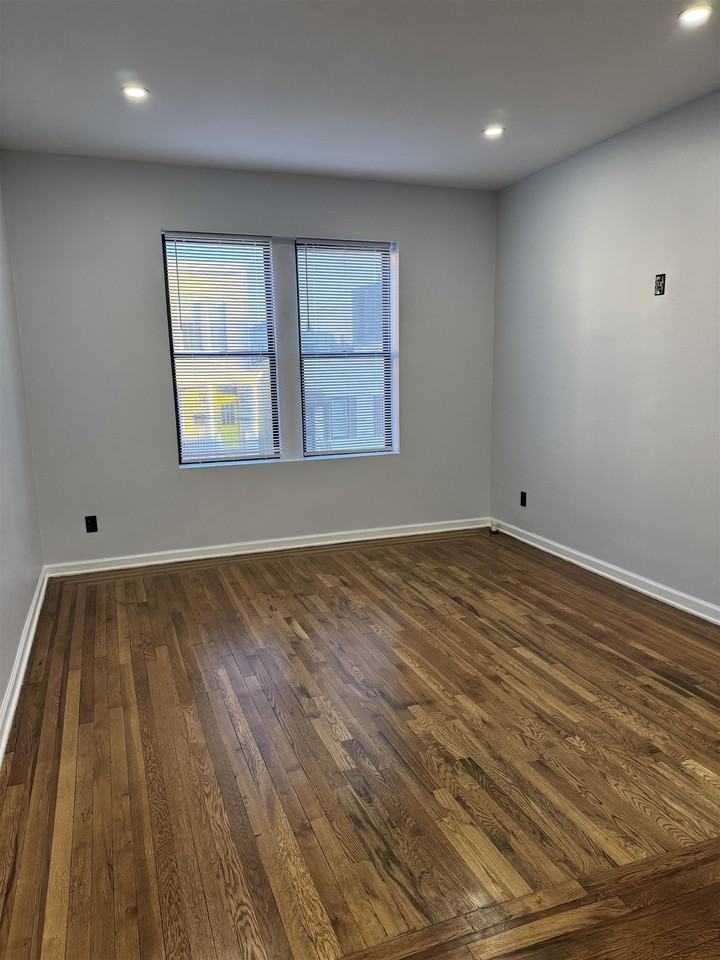 23 Belvidere Ave #21 - Photo 2 of 9