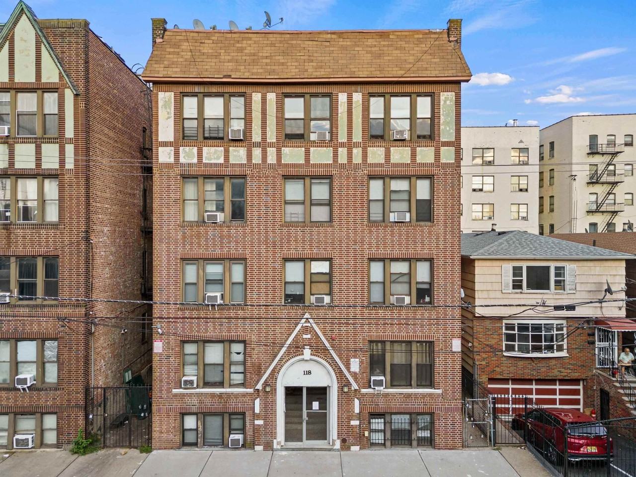 118 Corbin Ave - Photo 2 of 4