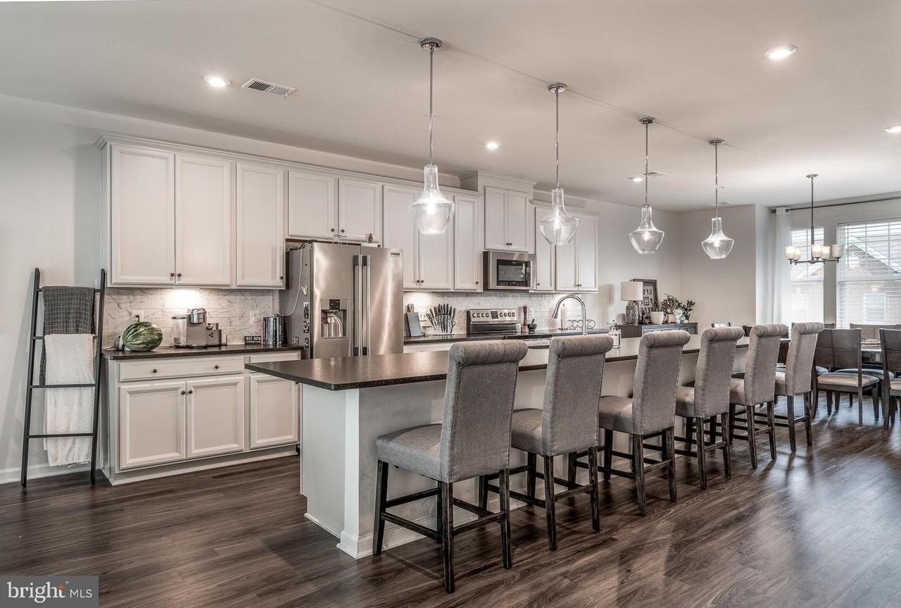 9639 Glassy Creek Way - Photo 5 of 26