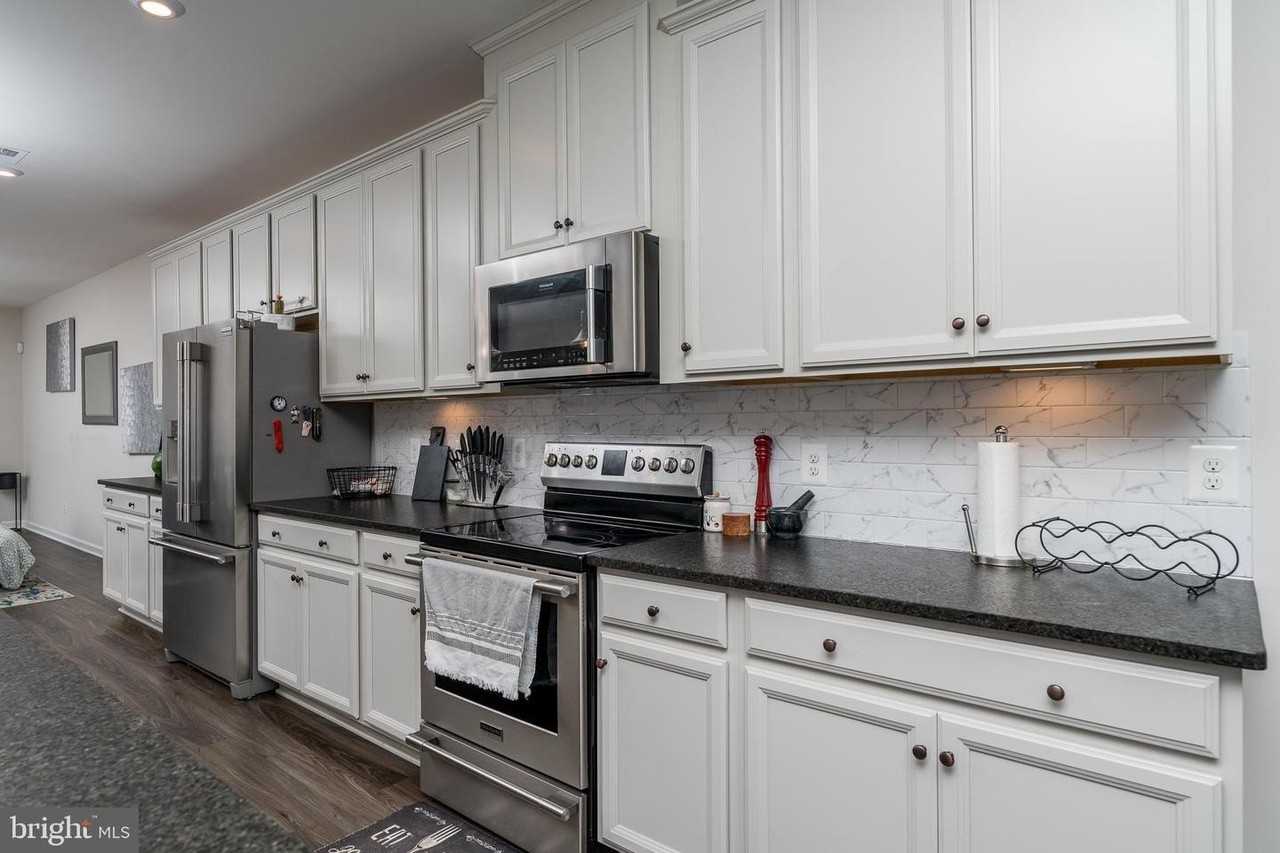 9639 Glassy Creek Way - Photo 7 of 26