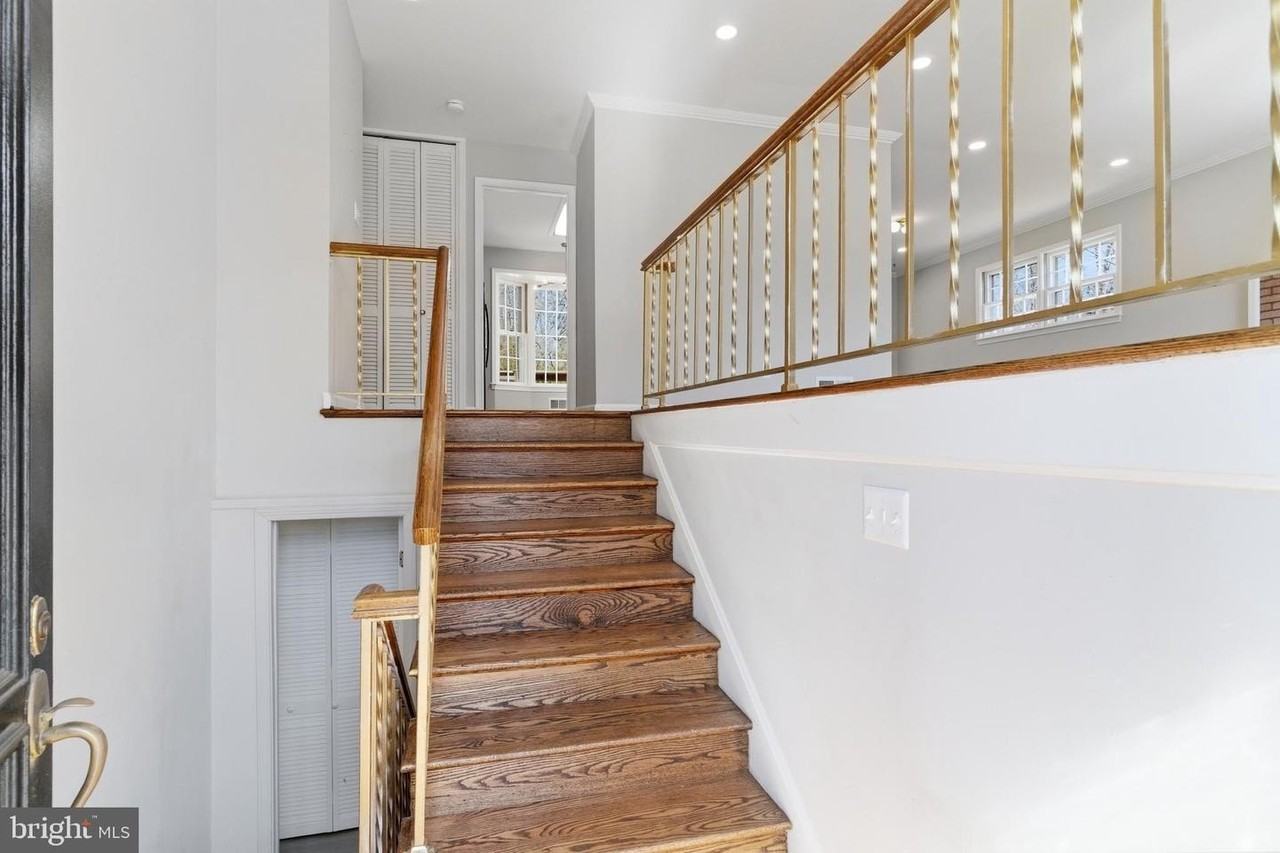 9116 Hamilton Dr - Photo 5 of 46