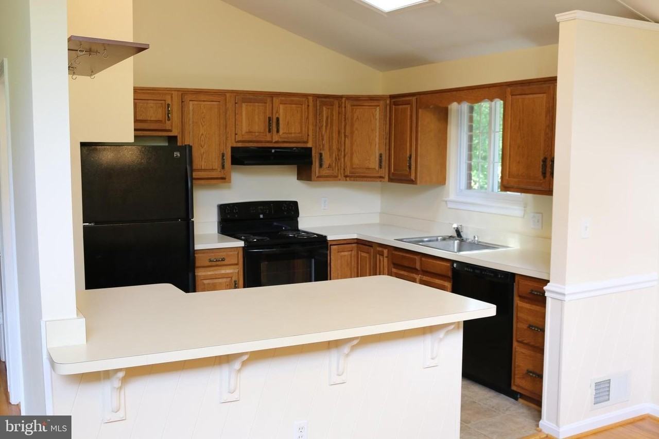 8707 Greystone Pl - Photo 3 of 26