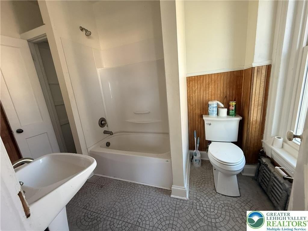 204 N 9th St Apt 2 - Photo 3 of 8