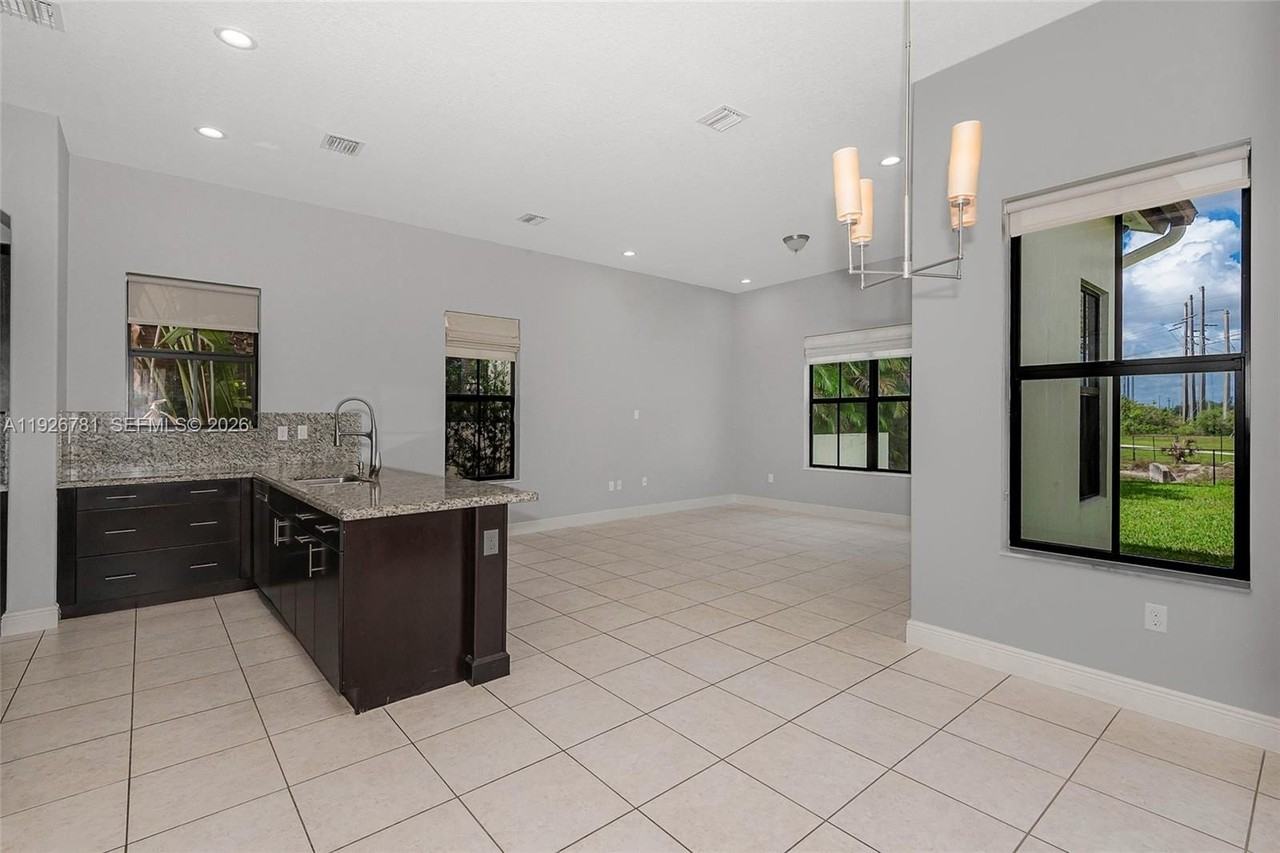 3320 Nw 84th Way #3320 - Photo 6 of 35