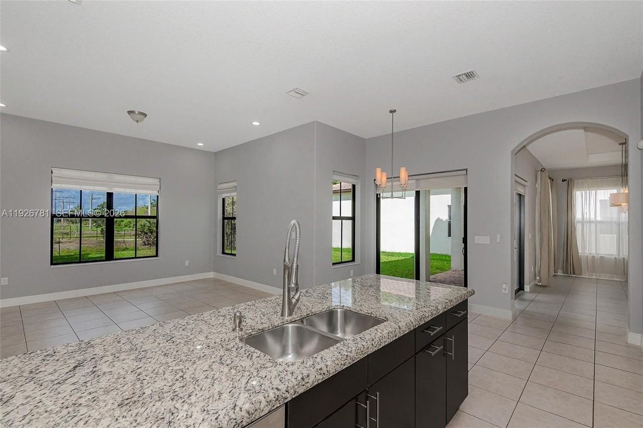 3320 Nw 84th Way #3320 - Photo 7 of 35