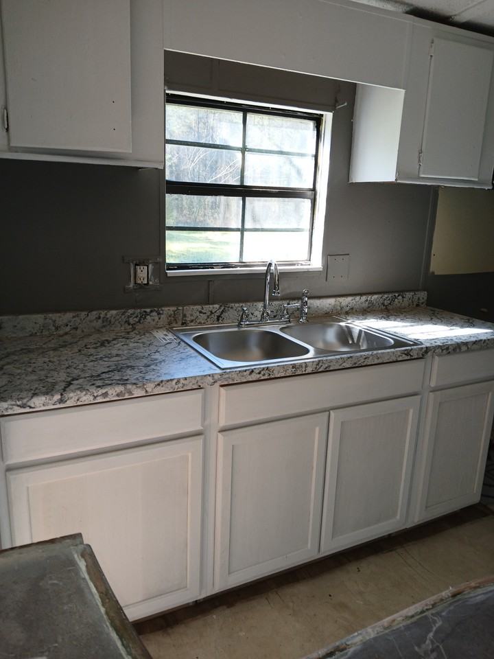 1038 Viking Ct - Photo 2 of 10