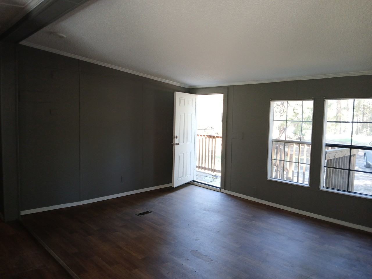 1038 Viking Ct - Photo 3 of 10