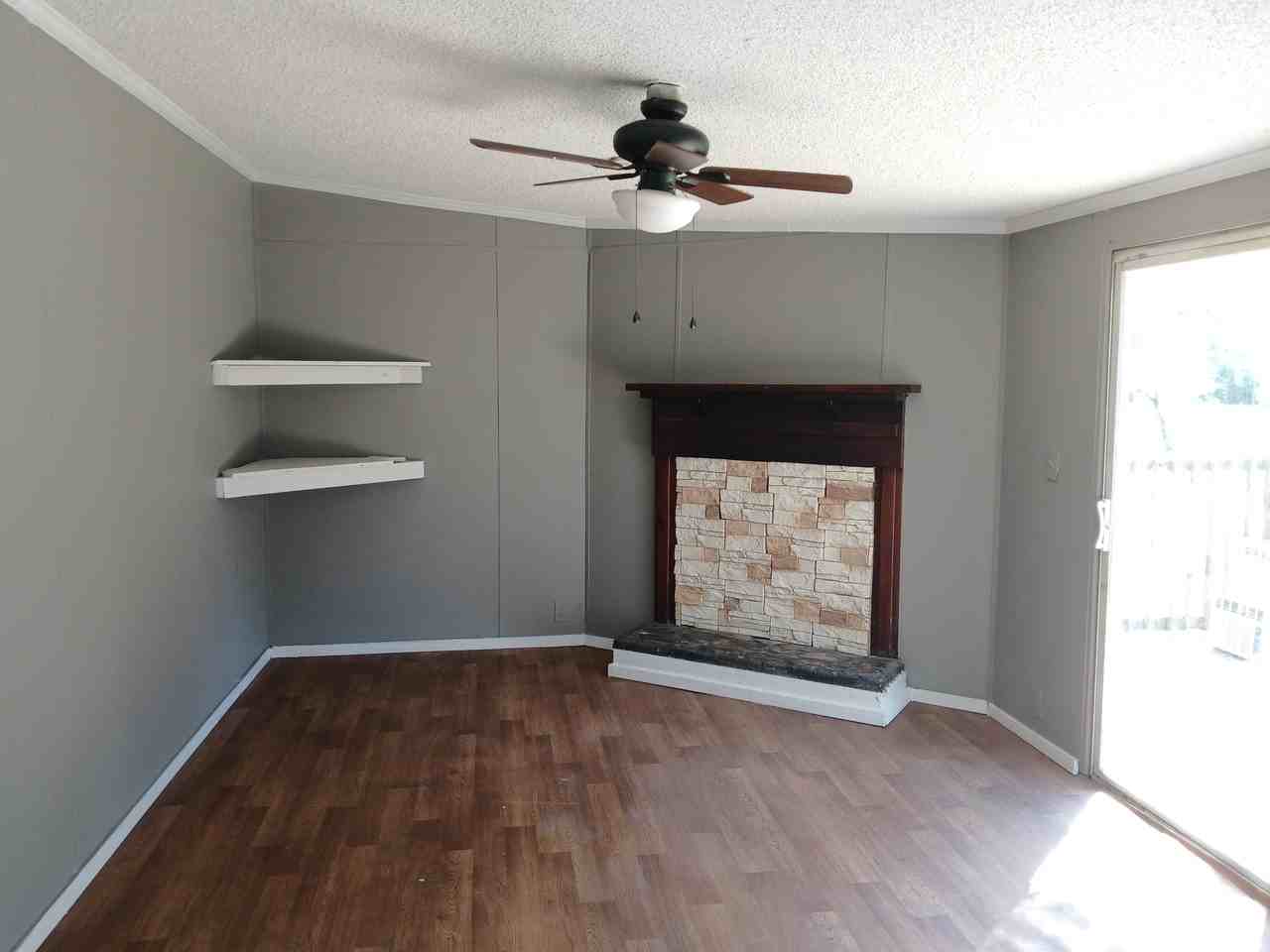 1038 Viking Ct - Photo 4 of 10