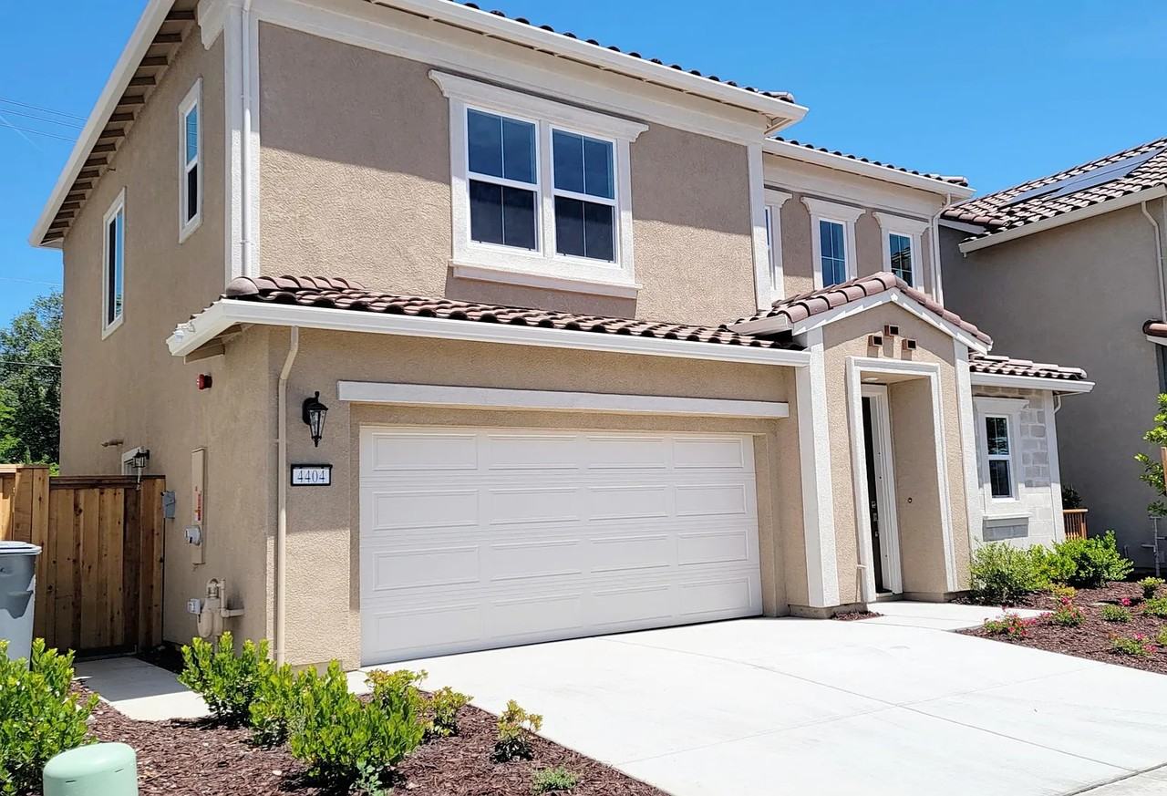 4404 Sierra Pine Way - Photo 2 of 20