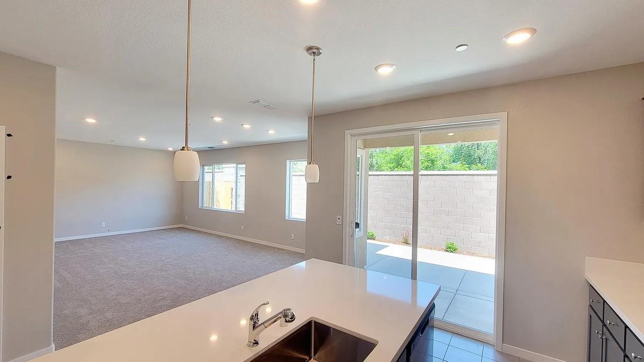 4404 Sierra Pine Way - Photo 4 of 20