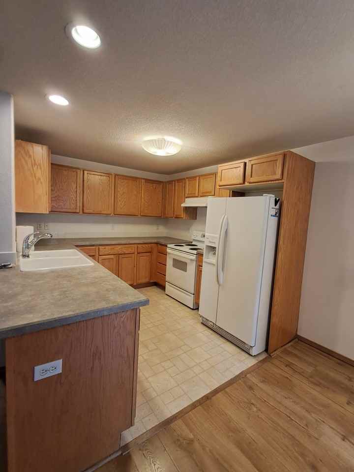 2222 Ne 137th Ct - Photo 4 of 7