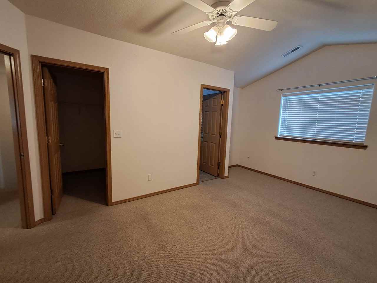 2222 Ne 137th Ct - Photo 5 of 7