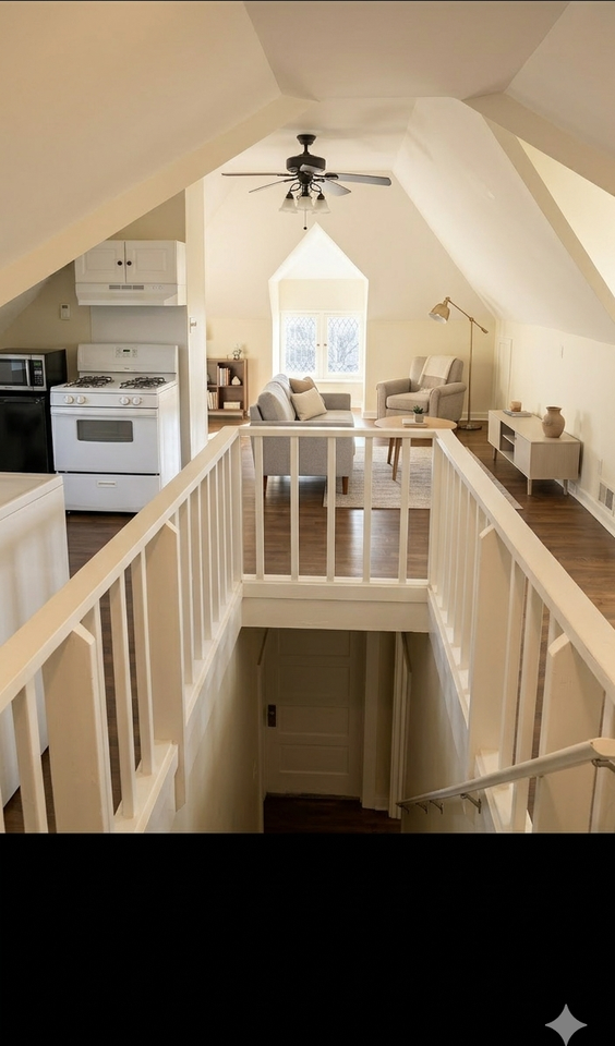 2098 Court Ave #2 - Photo 4 of 9