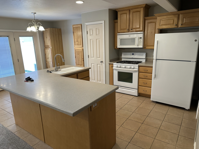 136 W Arlington Way - Photo 3 of 12