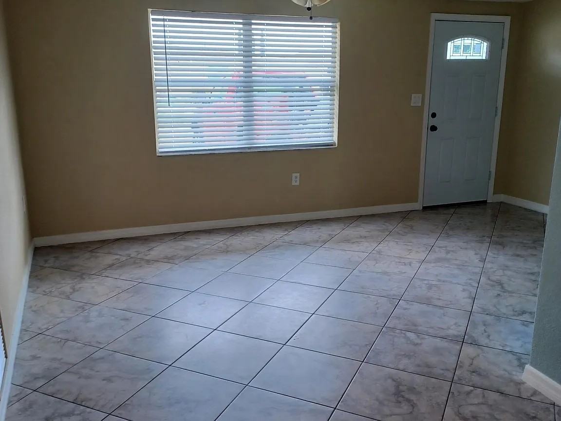 7130 King Arthur Dr - Photo 4 of 10