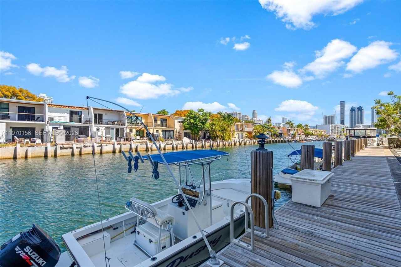 3703 Ne 166th St #409