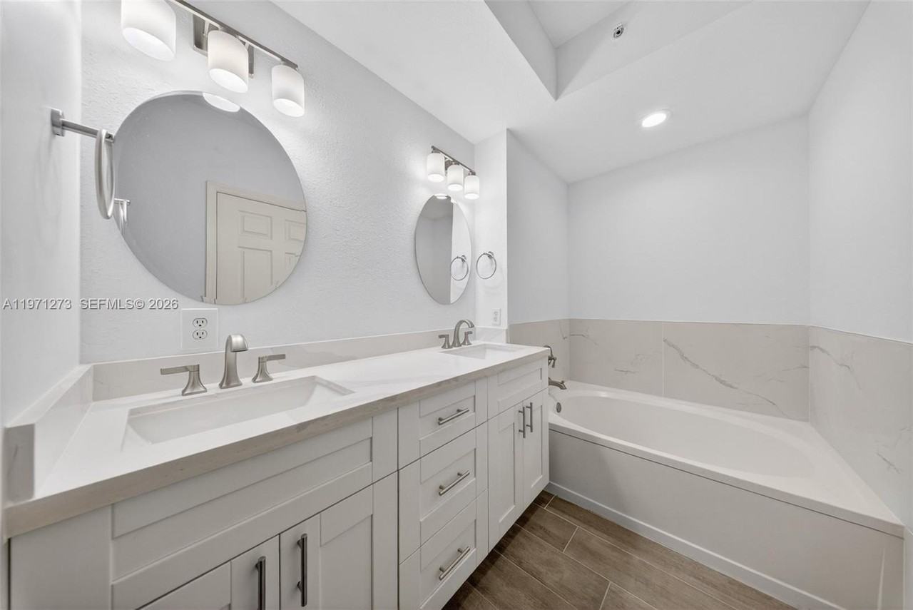 7925 Preserve Cir #316 - Photo 5 of 36