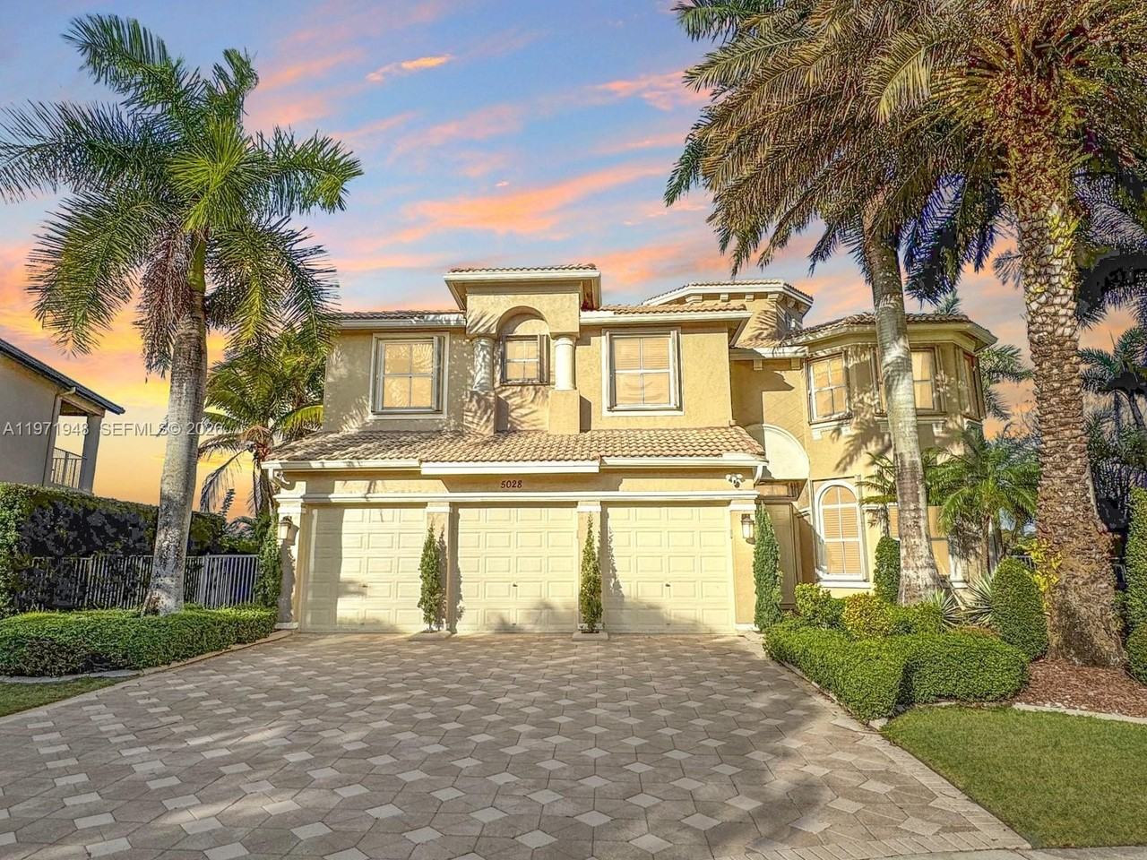 5028 Sw 170th Ave - Photo 2 of 50