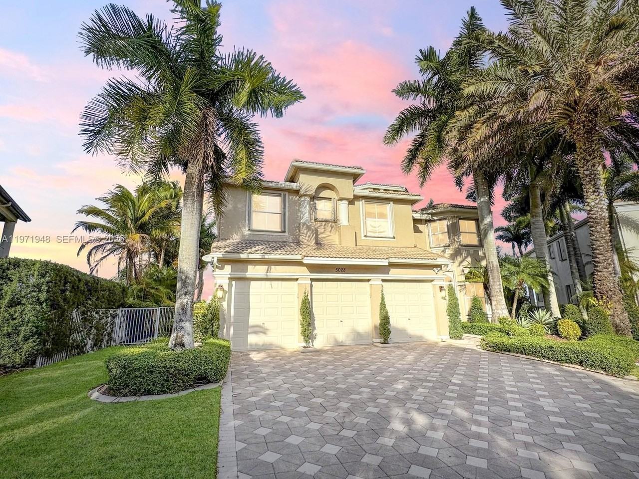 5028 Sw 170th Ave - Photo 3 of 50