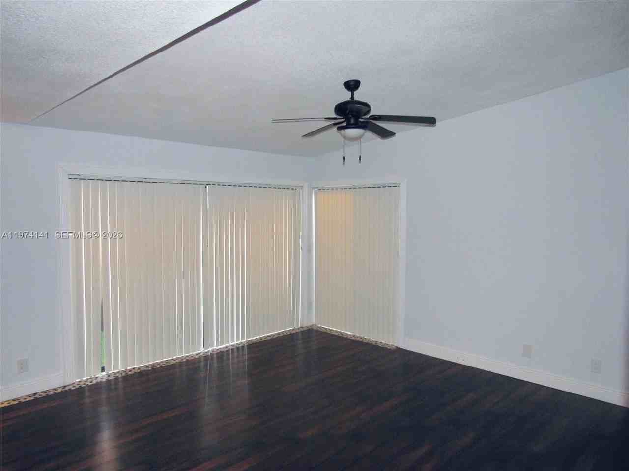 233 Meadows Dr - Photo 2 of 16