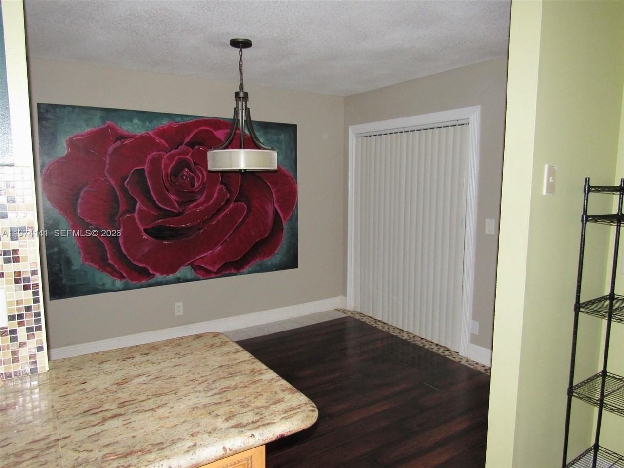 233 Meadows Dr - Photo 5 of 16