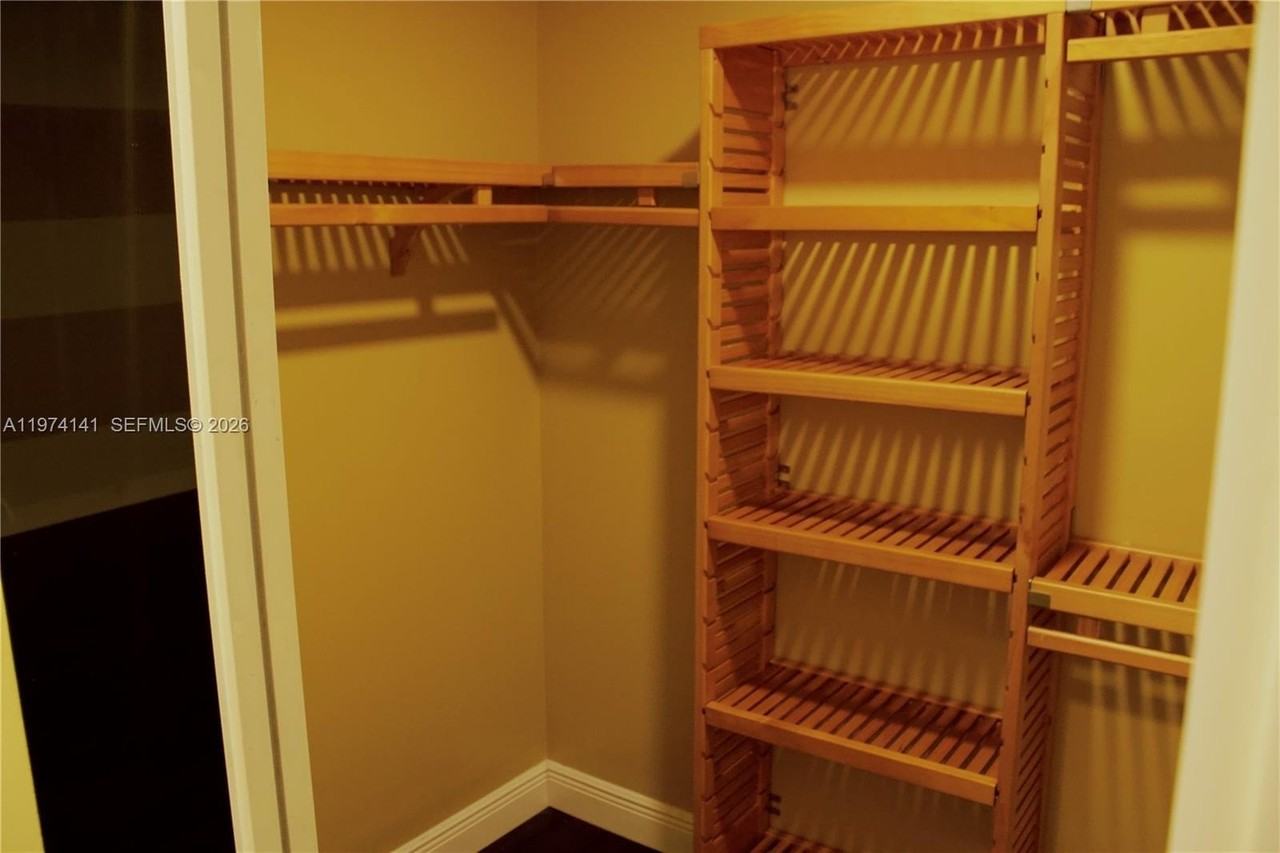 233 Meadows Dr - Photo 6 of 16